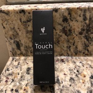 Younique TOUCH MINERAL liquid foundation - organza